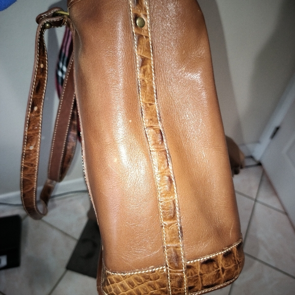 Brahmin Tuscan Leather Shoulder Brown Moc Croc Trim Detachable Pouch. Adj Straps - Picture 9 of 16